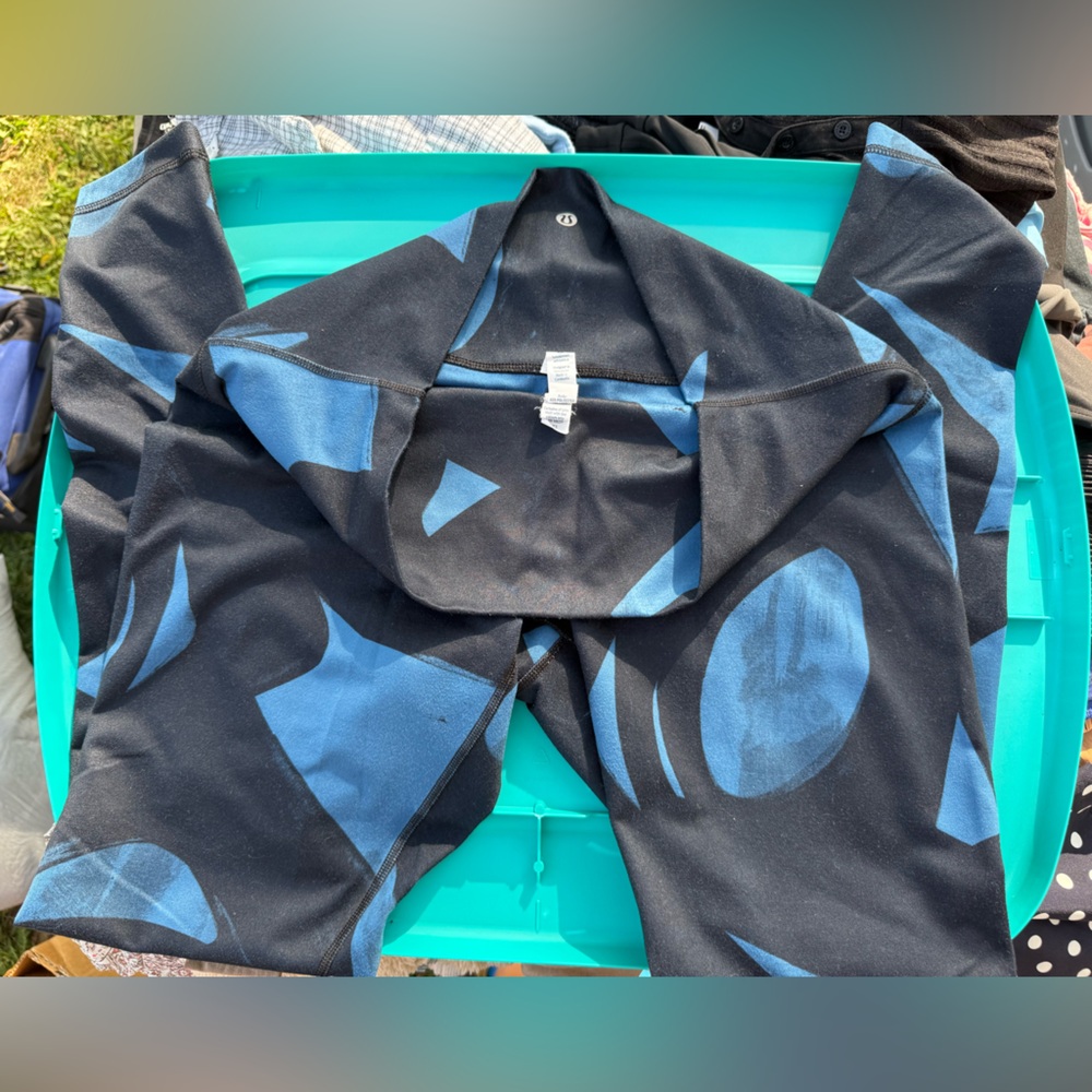 Lululemon Blue and Black Patterned Leggings Size 12